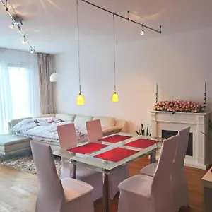  Apartment Modernes Studio-apartment Nahe Zentrum Mit Garagenplatz
